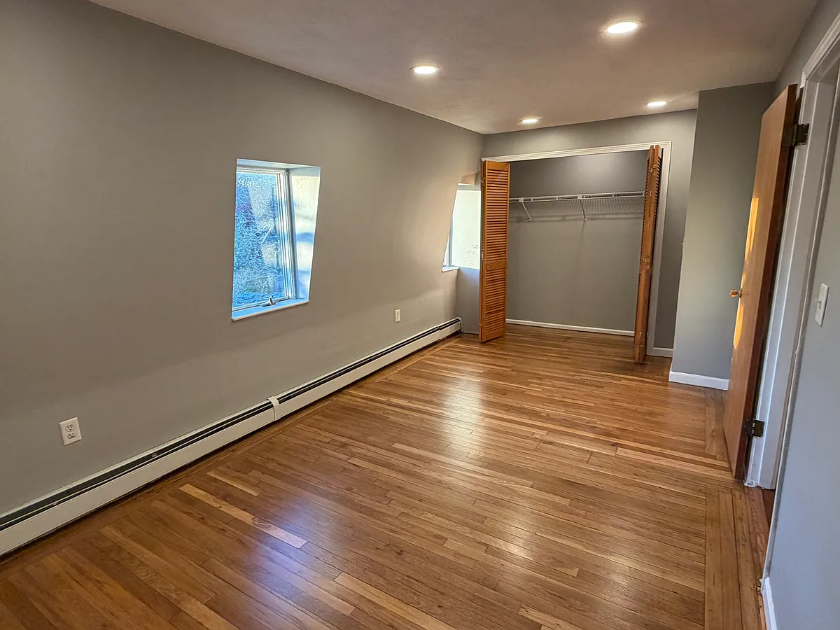 Building Photo - 84 Lowell Ave #2