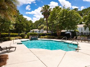 1017 Fountain Lake Dr, Brunswick, GA 31525