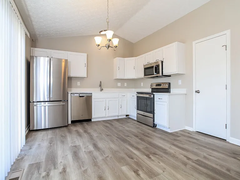 4559 Parkwick Dr — Photo 8