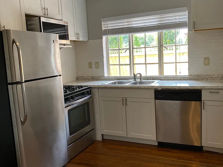 235 Rhoads Ave — Photo 7