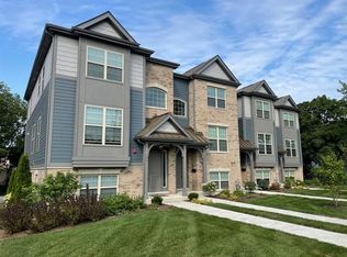 704 Elm St, Deerfield, IL 60015