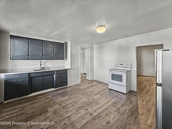 3rd image of 122 Willow St
