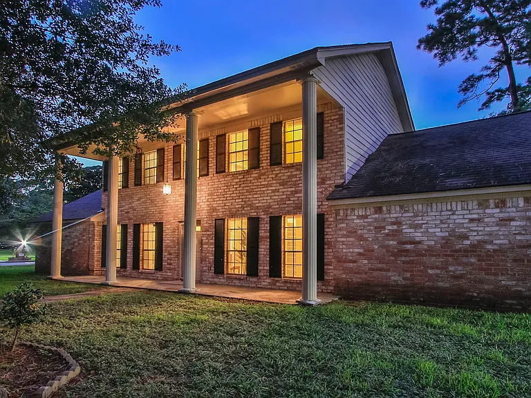 17403 Spicewood Springs Ln — Photo 41