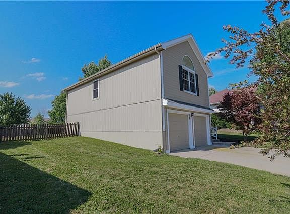 3rd image of 552 White Oak Ln