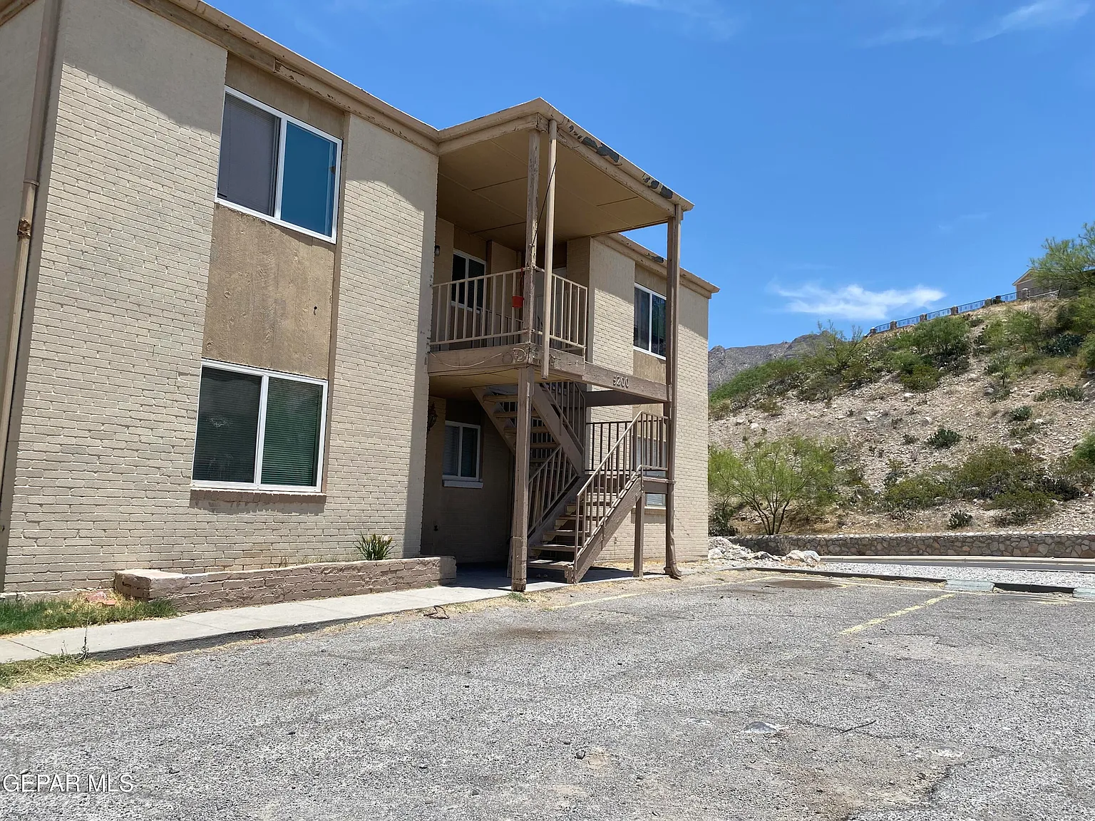 3 bed, 1.0 bath, 1200 sqft, $900 — Photo 2