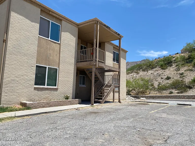 5200 Carousel Dr #1 — Photo 2