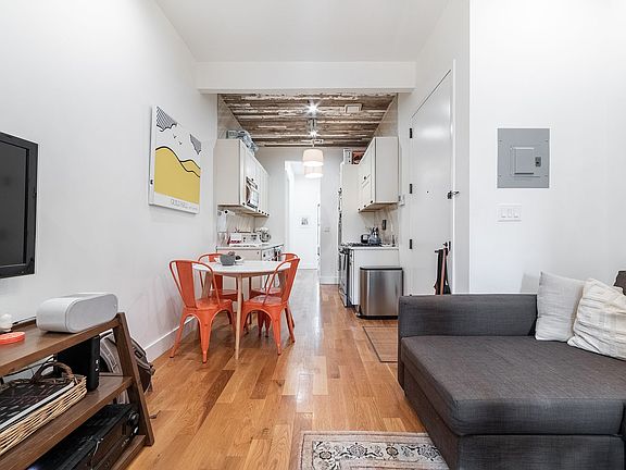 4th image of 1426 De Kalb Ave #2F