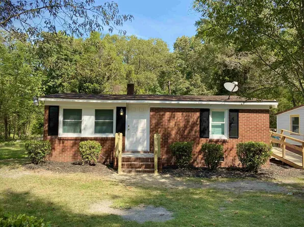 230 1st St, Henderson, NC 27536