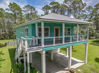 27 Chickasaw St, Panacea, FL 32346