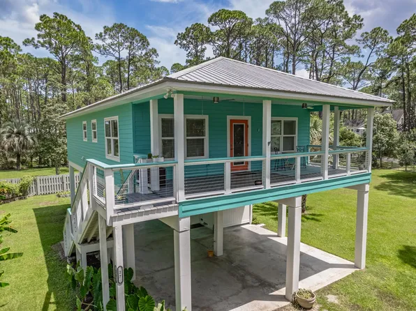 27 Chickasaw St, Panacea, FL 32346