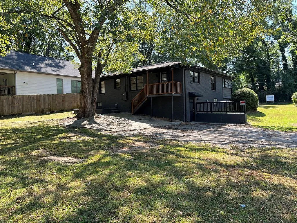 3 bed, 1.0 bath, 1304 sqft, $1,275 — Photo 2