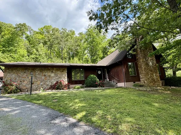 347 Branham Hts, Pikeville, KY 41501