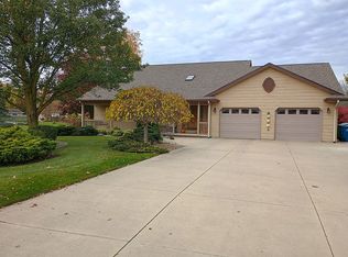 1301 Cornerstone Ct, Essexville, MI