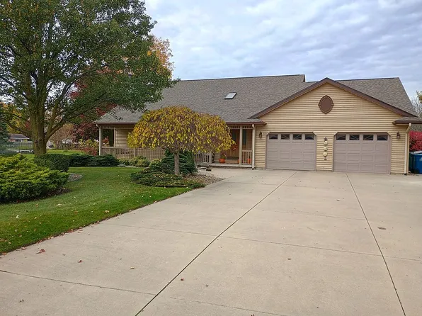 1301 Cornerstone Ct, Essexville, MI 48732