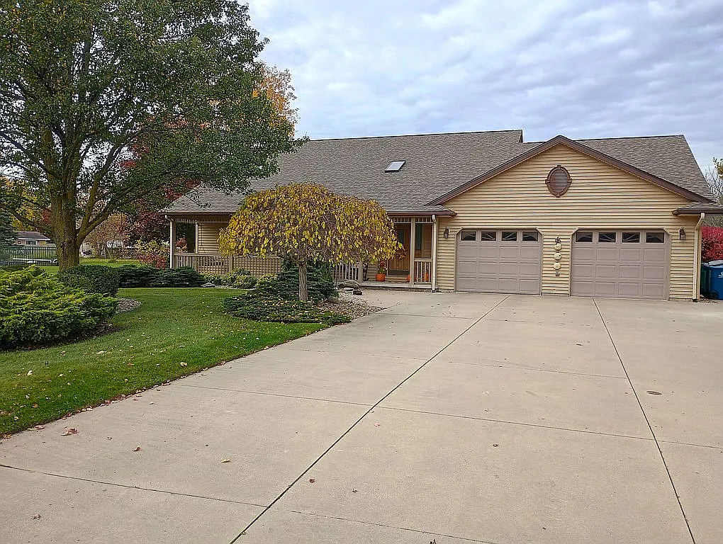 1301 Cornerstone Ct photo 1