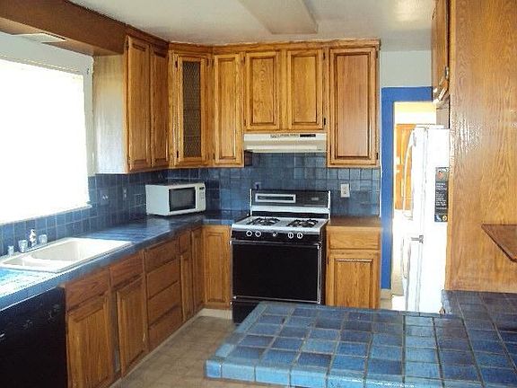 4th image of 1334 Monterey St