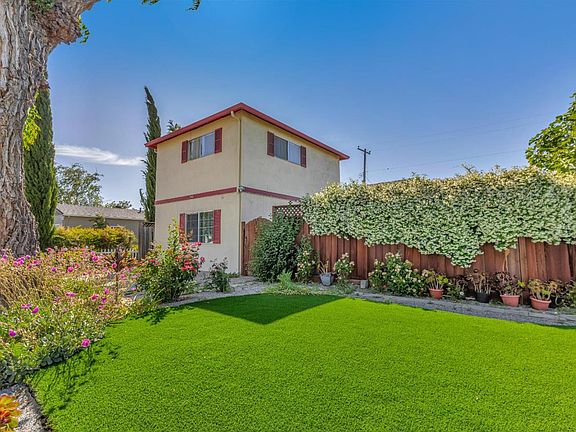 3rd image of 3461 Flora Vista Ave