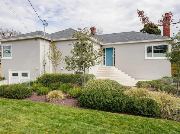 2420 Bowker Ave, Oak Bay, BC V8R 2G1