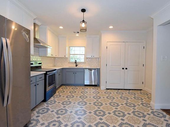 2nd image of 3014 Wentworth St #B2