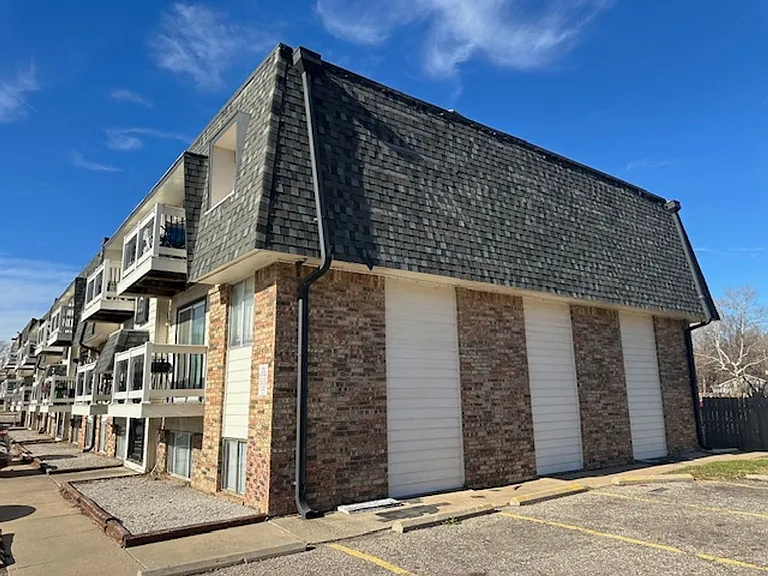 4964 E Lincoln St — Photo 12