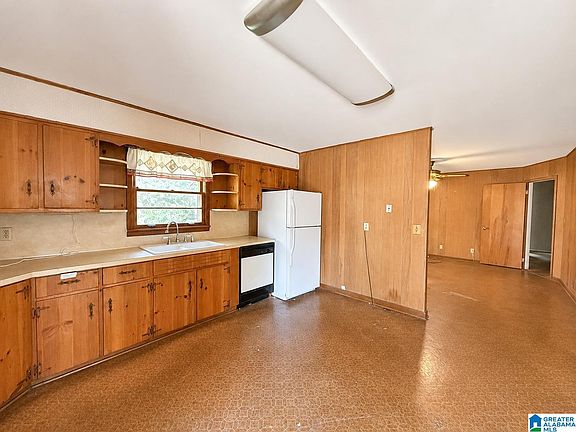 4th image of 915 Shelton St