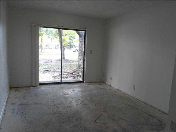 4th image of 4131 Lakeside Dr