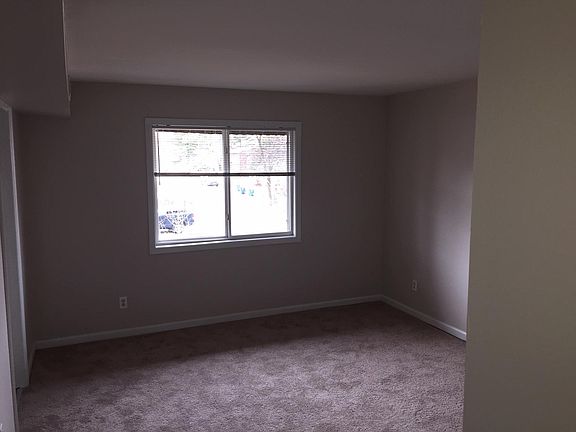 5th image of 1992 Tall Oaks Dr APT 2A