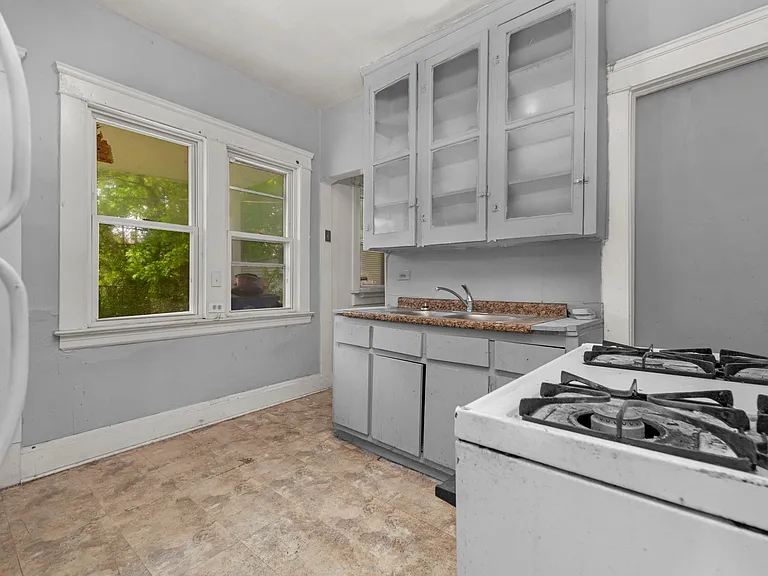 2828 E 125th St #D — Photo 12