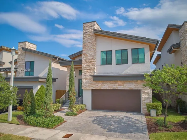 10218 NW 76th Ter, Doral, FL 33178