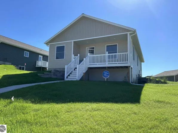 932 Sepia St, Traverse City, MI 49696