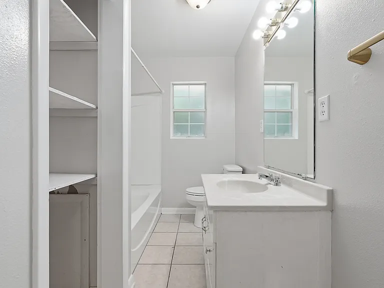 90 Andrews Ave — Photo 27