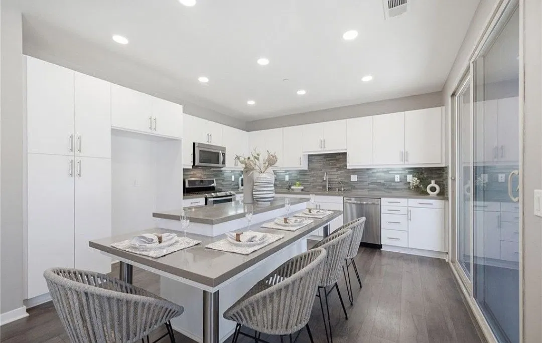 2 bed, 1225 sqft, $3,795 — Photo 3