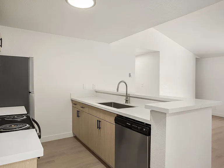 Wellington Place Apartments — Photo 53