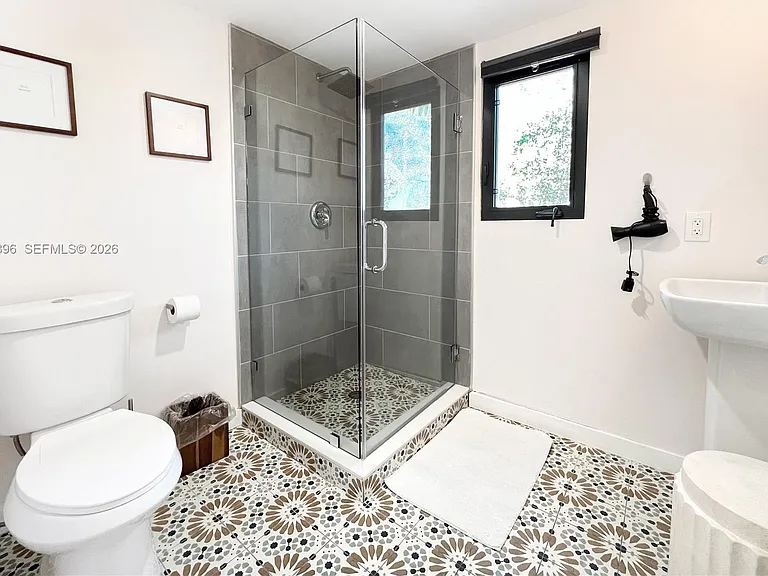 1240 NE 17th Ave — Photo 13