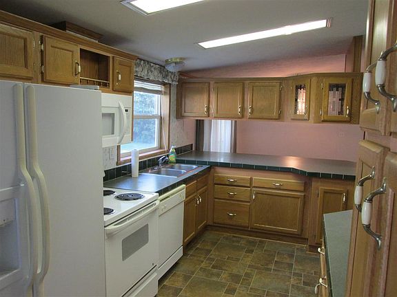 5th image of 605 Centennial St
