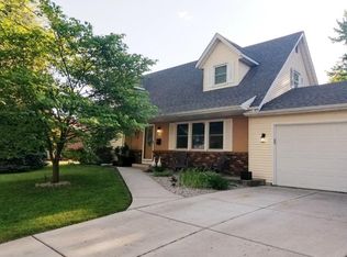 925 S East St, Crown Point, IN 46307