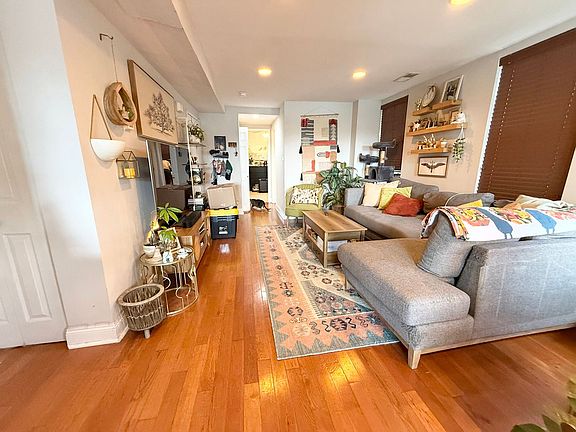 5th image of 204 Sumac St APT 2