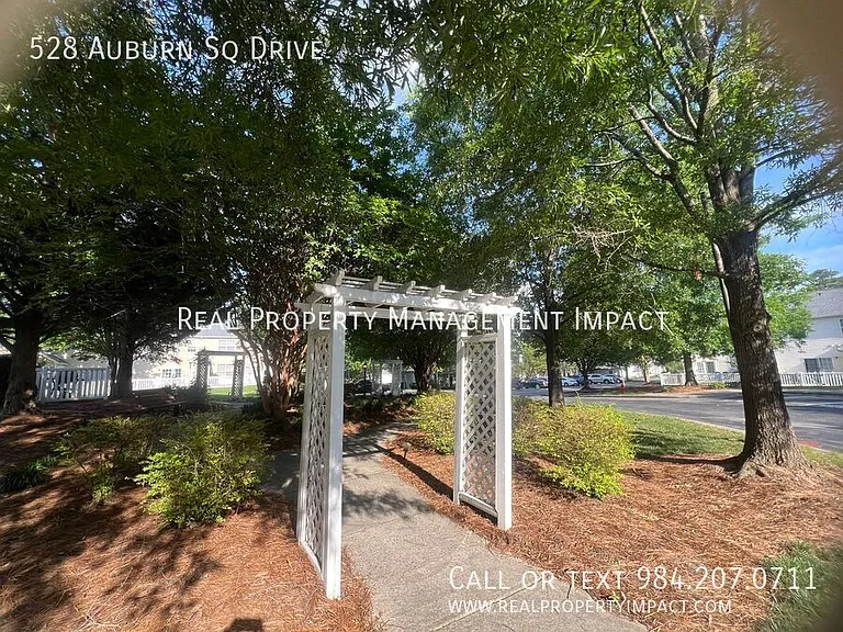 528 Auburn Square Dr — Photo 25