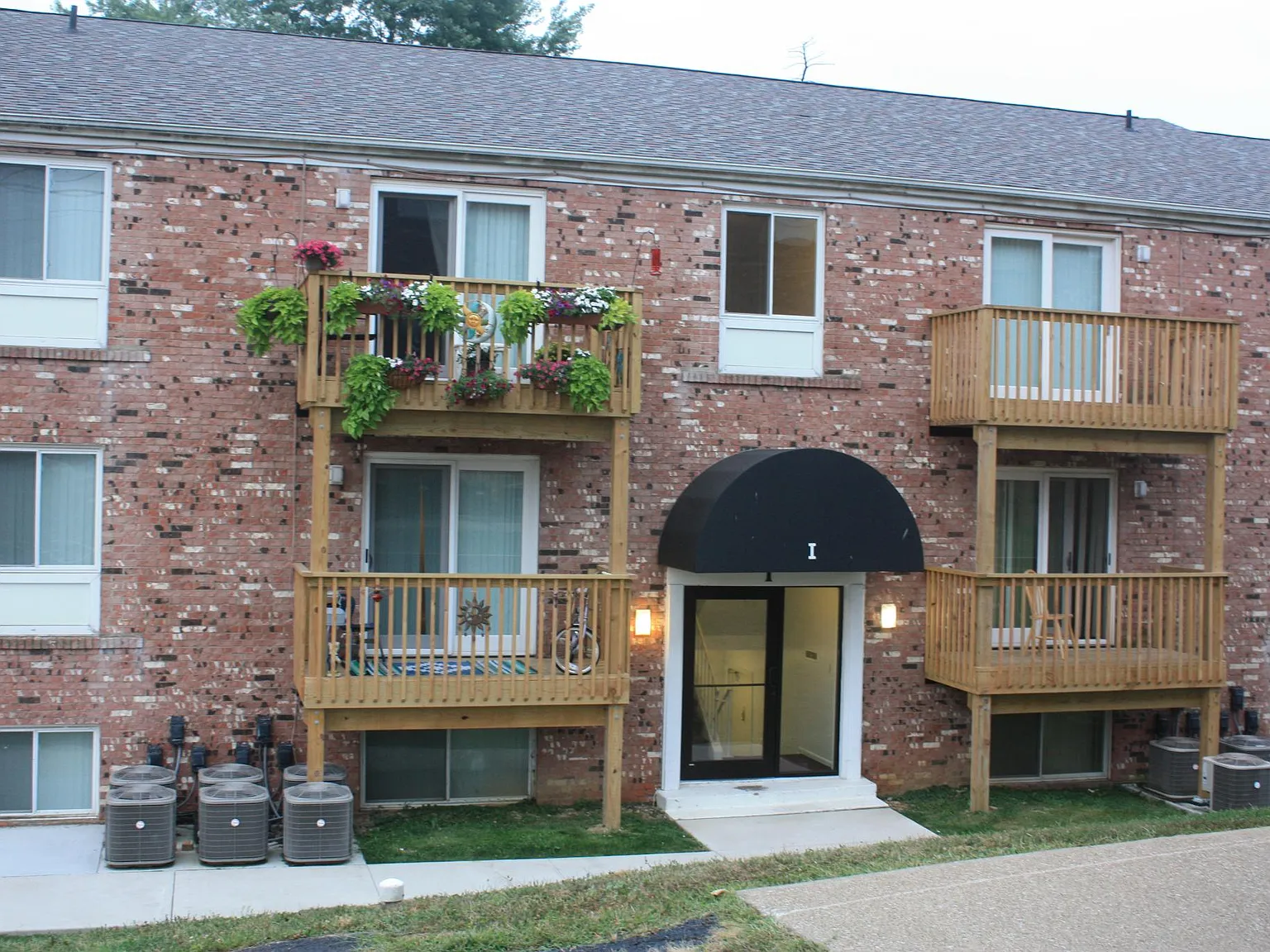 White Oaks Apartments — Photo 3