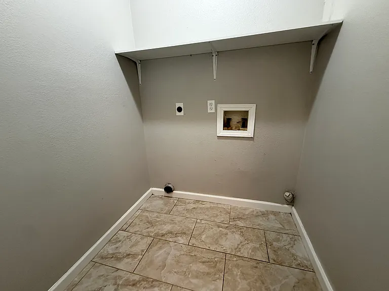 918 W Harding Blvd — Photo 11