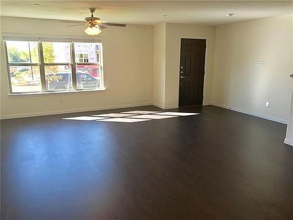 2nd image of 1329 Lake Crest Ln