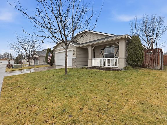 3rd image of 203 E Walcott Lake Dr