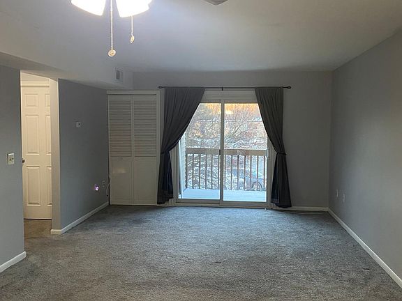 3rd image of 904 Twin Circle Dr #904