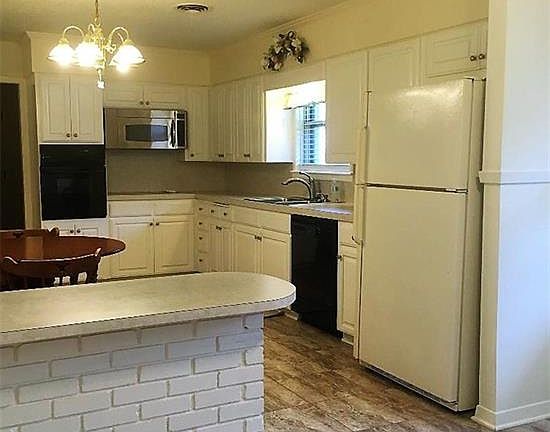 2nd image of 3009 Pin Oak Dr