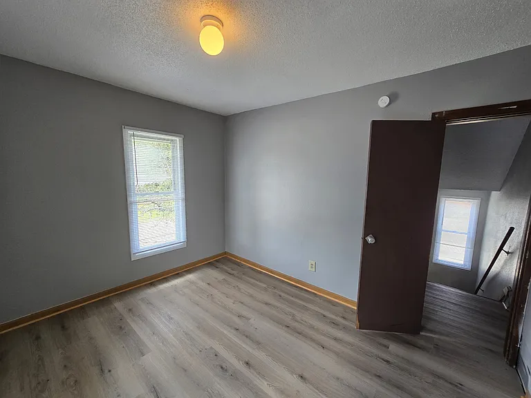 519 Baltimore St — Photo 16