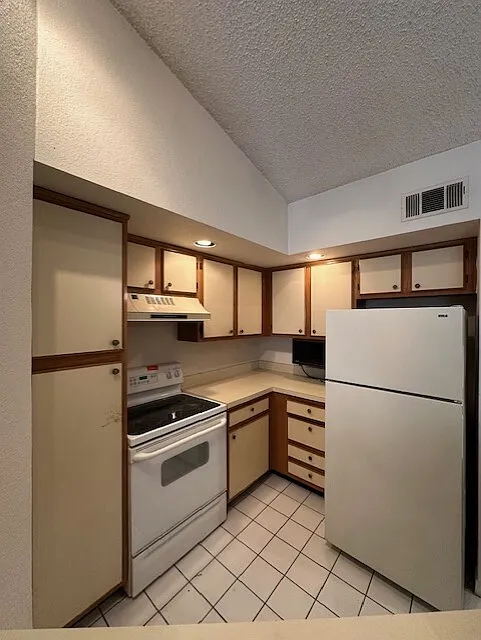 4630 Commander Drive - 1034 — Photo 2