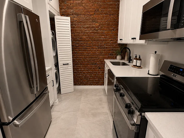 291 5th Ave #2L — Photo 6