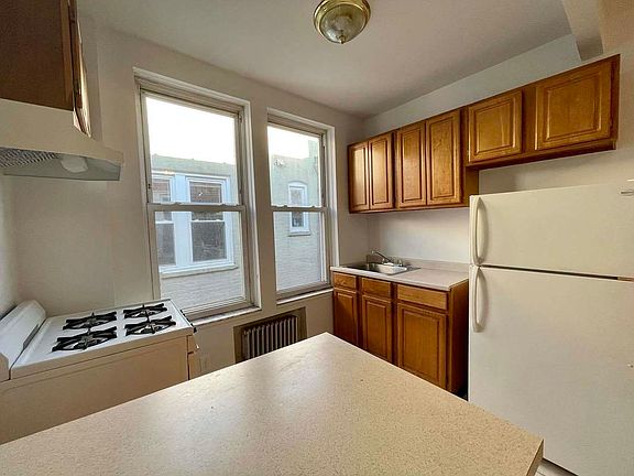 5th image of 3150 32nd St APT 3R