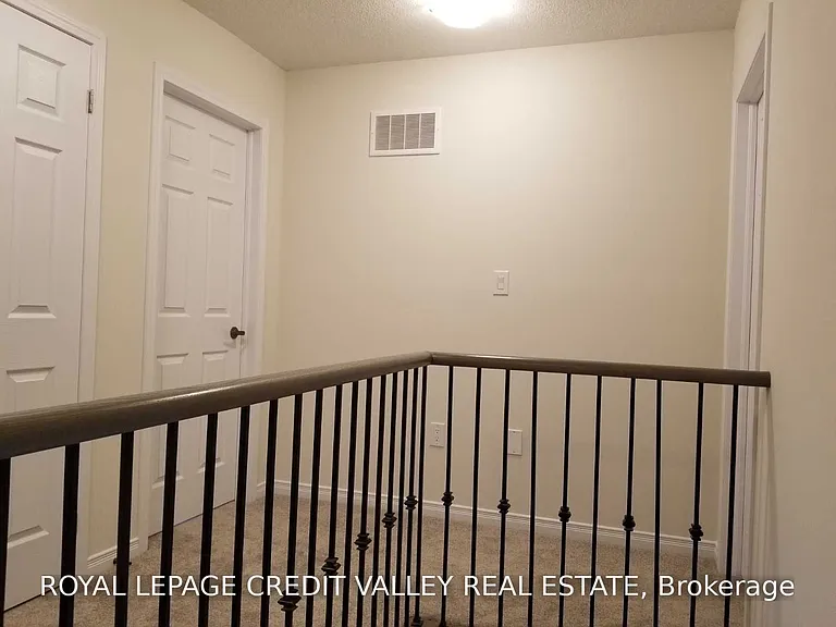 76 Fleming Cres — Photo 10