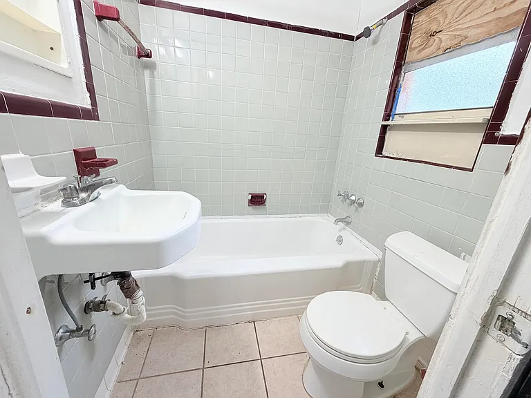 4343 Pinewood Ave — Photo 9